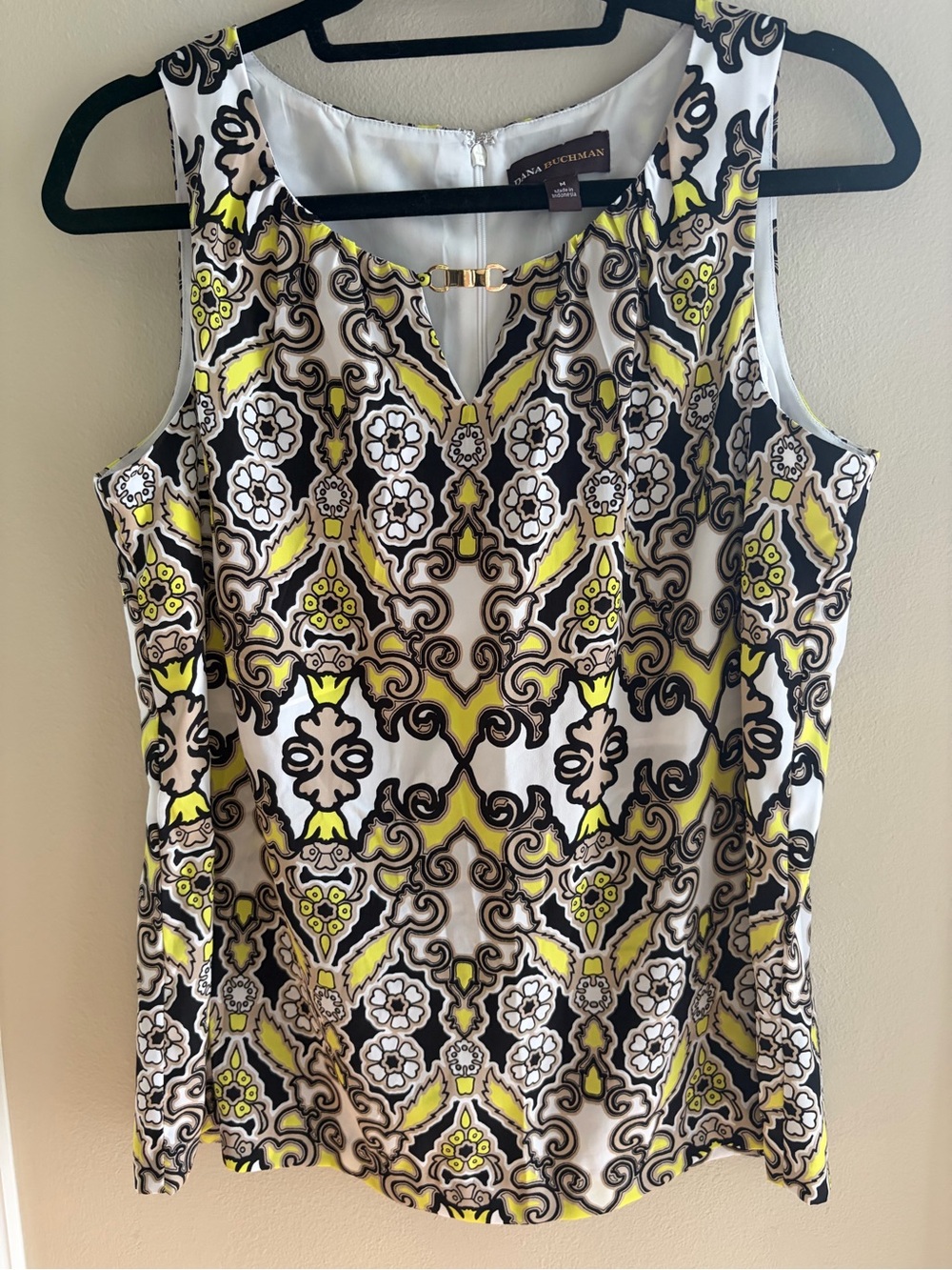 Dana Buchman Silky Damask Print Sleeveless Blouse Gold M